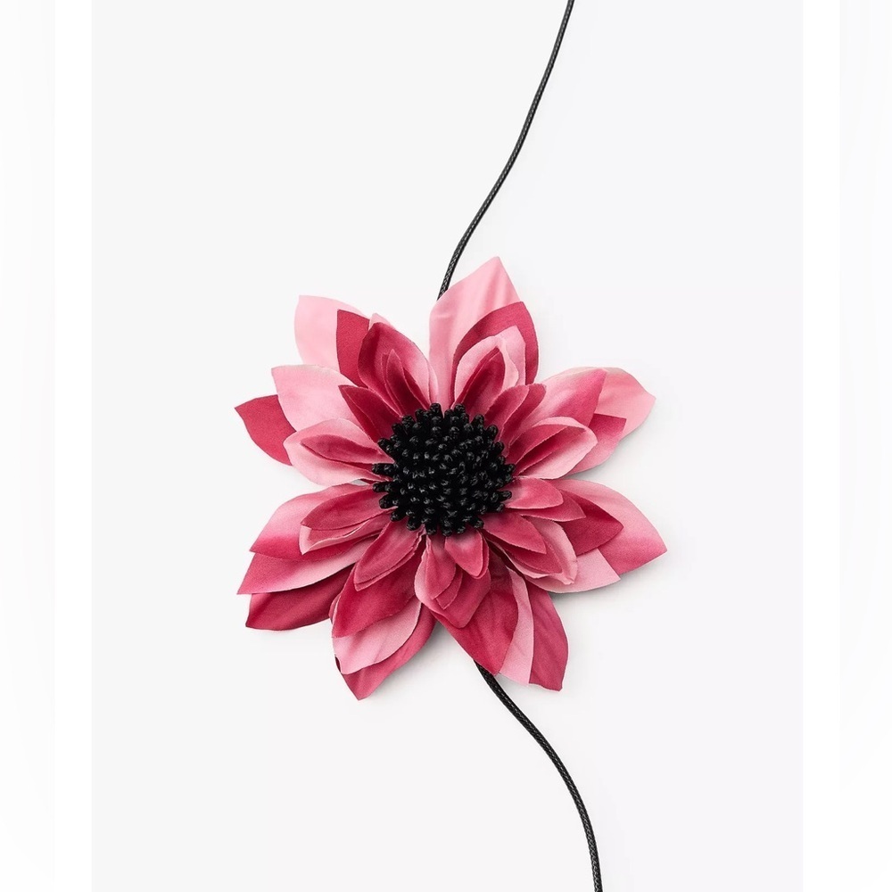 Zara Contrast Flower Rope Necklace - Picture 4 of 4
